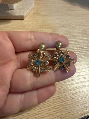 Vintage Gold Flower snowflake Drop Earrings with Blue Center